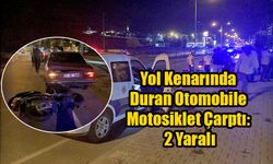 Yol Kenarında Duran Otomobile Motosiklet Çarptı: 2 Yaralı