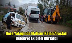 Dere Yatağında Mahsur Kalan Araçları Belediye Ekipleri Kurtardı