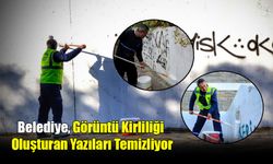 Belediye, Görüntü Kirliliği Oluşturan Yazıları Temizliyor