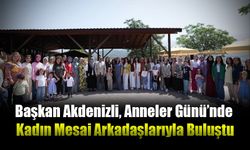 Başkan Akdenizli, Anneler Günü’nde Kadın Mesai Arkadaşlarıyla Buluştu