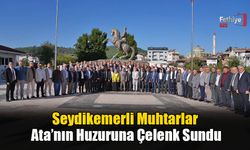 Seydikemerli Muhtarlar Ata’nın Huzuruna Çelenk Sundu