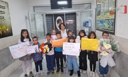 Fethiye’de Enzel Öğretmene Anlamlı Destek: “Öğretmene Şiddete Hayır”