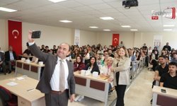 Başkan Akdenizli, Üniversiteli Gençlerle Buluştu