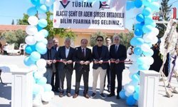 Alaçat Ortaokulu’nda Tübitak 4006 Bilim Fuarı Açıldı