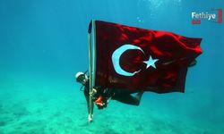 Fethiye’de 19 Mayıs Coşkusu Deniz Altında Zirveye Çıktı
