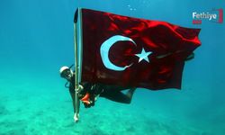 Fethiye’de 19 Mayıs Coşkusu Deniz Altında Zirveye Çıktı