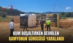 Kum Boşaltırken Devrilen Kamyonun Sürücüsü Yaralandı