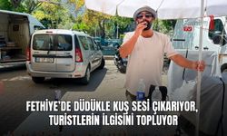 Fethiye’de Düdükle Kuş Sesi Çıkarıyor, Turistlerin İlgisini Topluyor
