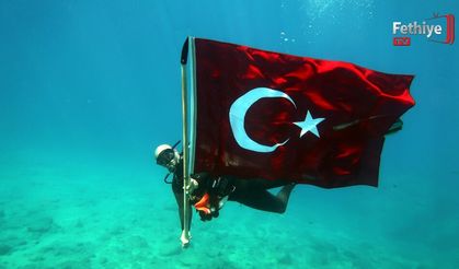 Fethiye’de 19 Mayıs Coşkusu Deniz Altında Zirveye Çıktı