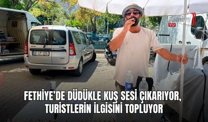 Fethiye’de Düdükle Kuş Sesi Çıkarıyor, Turistlerin İlgisini Topluyor