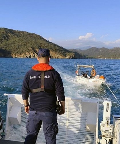 Fethiye Açıklarında Sürüklenen Tekneyi Sahil Güvenlik Kurtardı