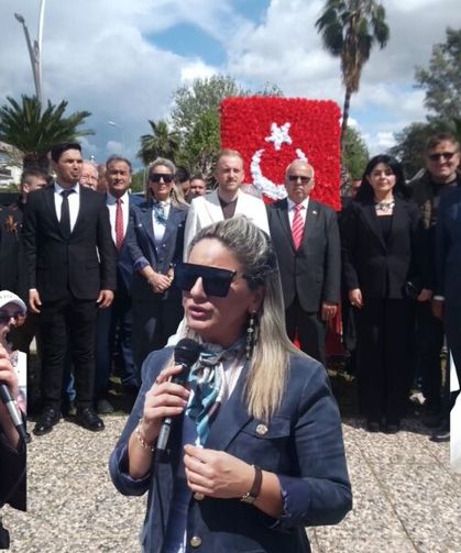 'Çatlı' Ailesi, Fethiye'deki Türk Diplomatlar Saygı Anıtını Ziyaret Etti