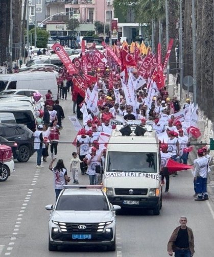 Fethiye'deki 1 Mayıs Emek Ve Dayanışma Gününde Yürüdüler