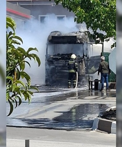 16 Ton Yakıt Bulunan Tır Alev Aldı
