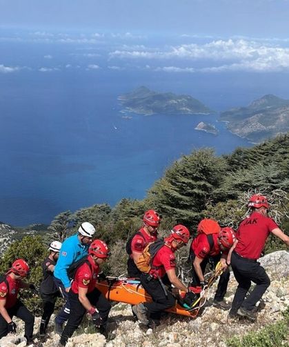 Rus Turist Kayalıklara Düştü