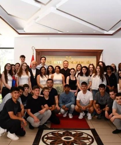 Farklı Ülkelerden Gelen Erasmus Öğrencileri, Kaymakam Akkaya’yı Ziyaret Etti