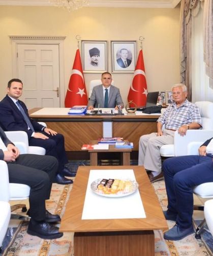 Okul Bağışlayan Hayırsever Vali Akbıyık’ı Ziyaret Etti
