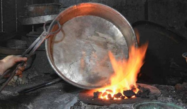 Kalaycılık Mesleğinin Son Ustalarından Ercan Sazcı: "Bakır ve Kalay Sağlıktır"