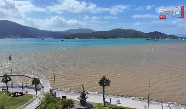 Fethiye Körfezi’nde Denizin Rengi Kahverengiye Döndü