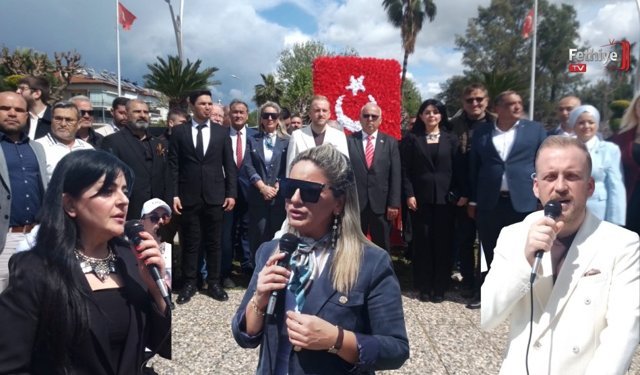 'Çatlı' Ailesi, Fethiye'deki Türk Diplomatlar Saygı Anıtını Ziyaret Etti