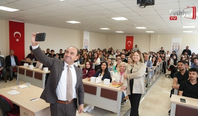 Başkan Akdenizli, Üniversiteli Gençlerle Buluştu