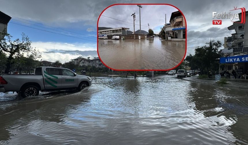 Fethiye’de Kuvvetli Yağış Sokakları Sular Altında Bıraktı
