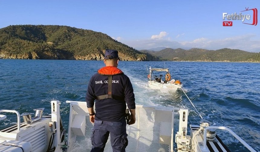 Fethiye Açıklarında Sürüklenen Tekneyi Sahil Güvenlik Kurtardı