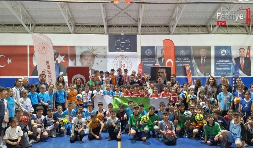 Seydikemer’de 23 Nisan Coşkusu Yol Koşusuyla Başladı