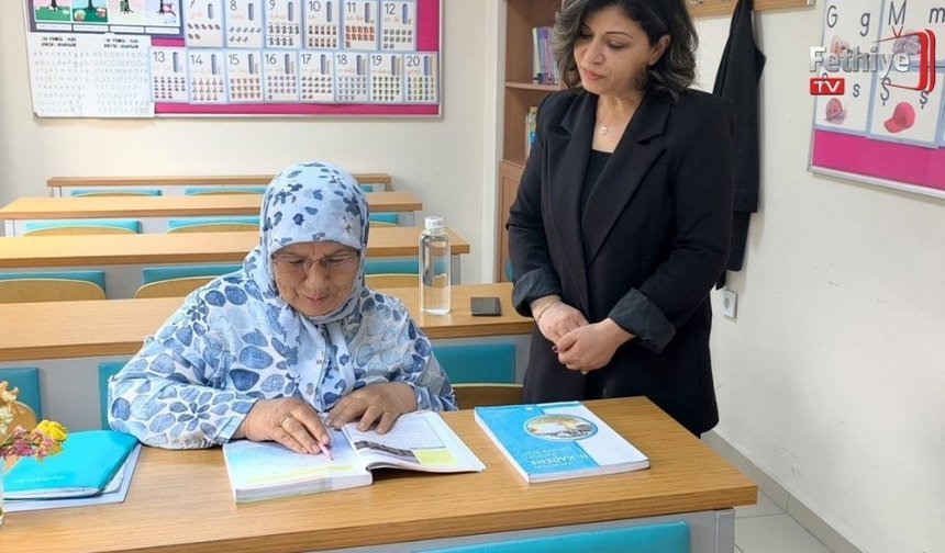 Okuma Aşkı Yarım Kalmadı 66 Yaşında Okuryazar Oldu