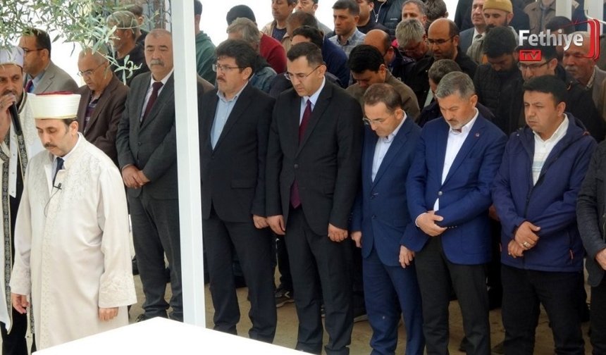 Hayatını Kaybeden Öğrenciler Ve Öğretmen İçin Gıyabi Cenaze Namazı Kılındı