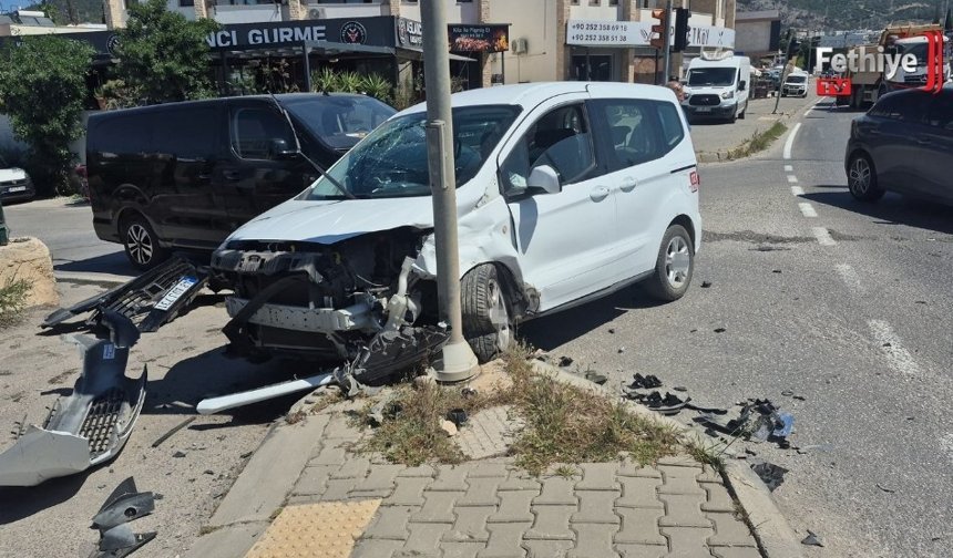 Sahil Güvenlik Aracı Kaza Yaptı: 2 Yaralı