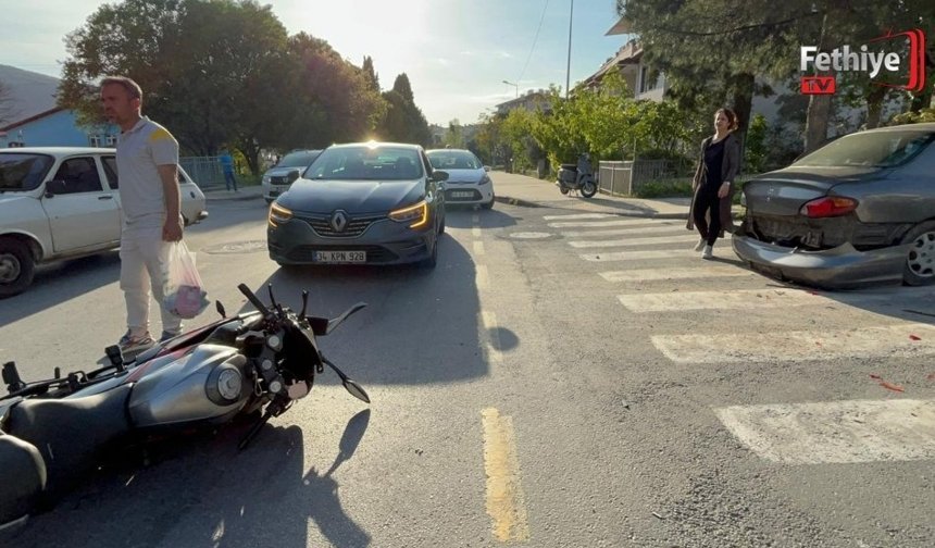 Menteşe'de Araçlar Birbirine Girdi: 2 Yaralı