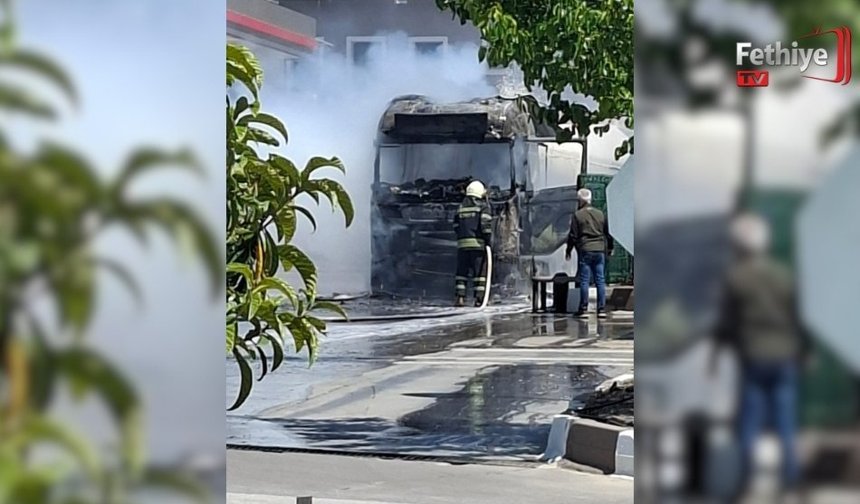 Göcek’te Akaryakıt İstasyonunda Korkutan Tır Yangını