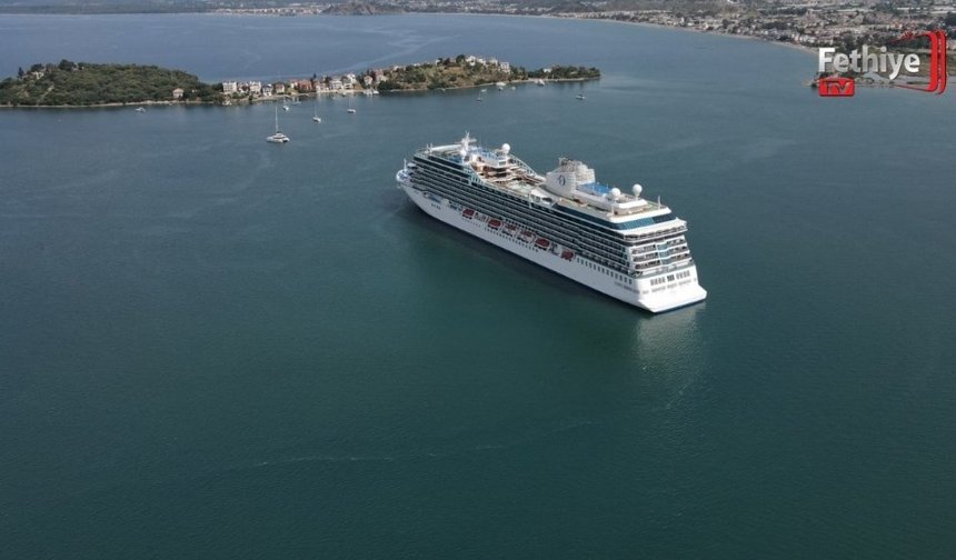 Fethiye’ye Sezonun İlk Kruvaziyer Gemisi Geldi