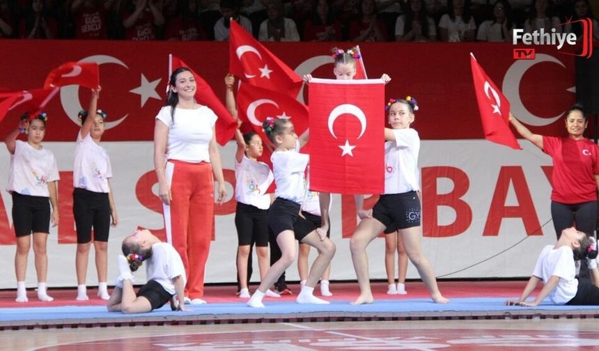 Muğla'daki 19 Mayıs Coşkusu Salonlara Sığmadı