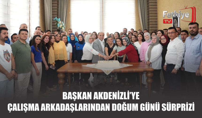 Başkan Akdenizli’ye Çalışma Arkadaşlarından Doğum Günü Sürprizi