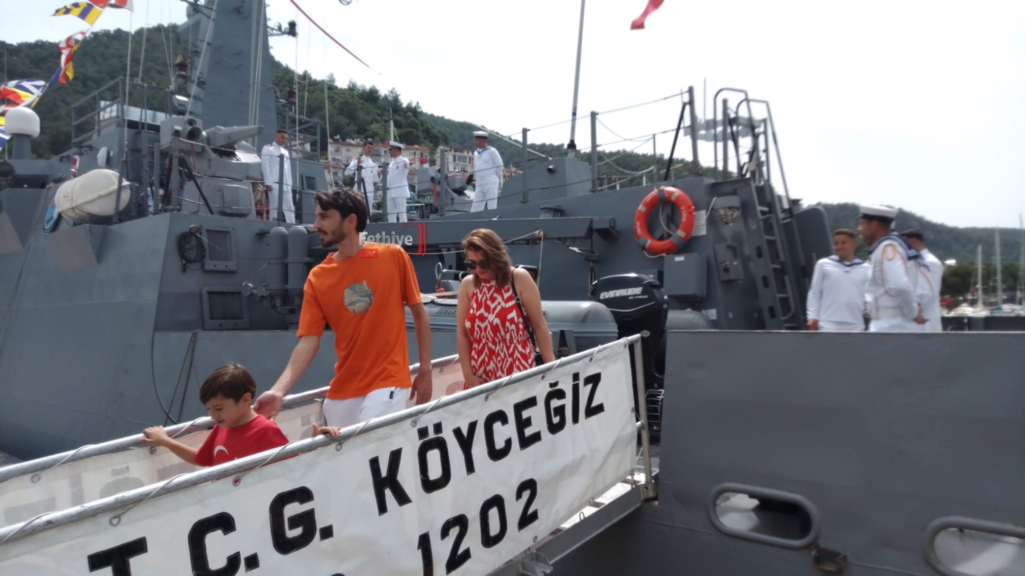 Halkın Ziyaretine Açılan, Askeri Gemiye Büyük İlgi Oldu (6)