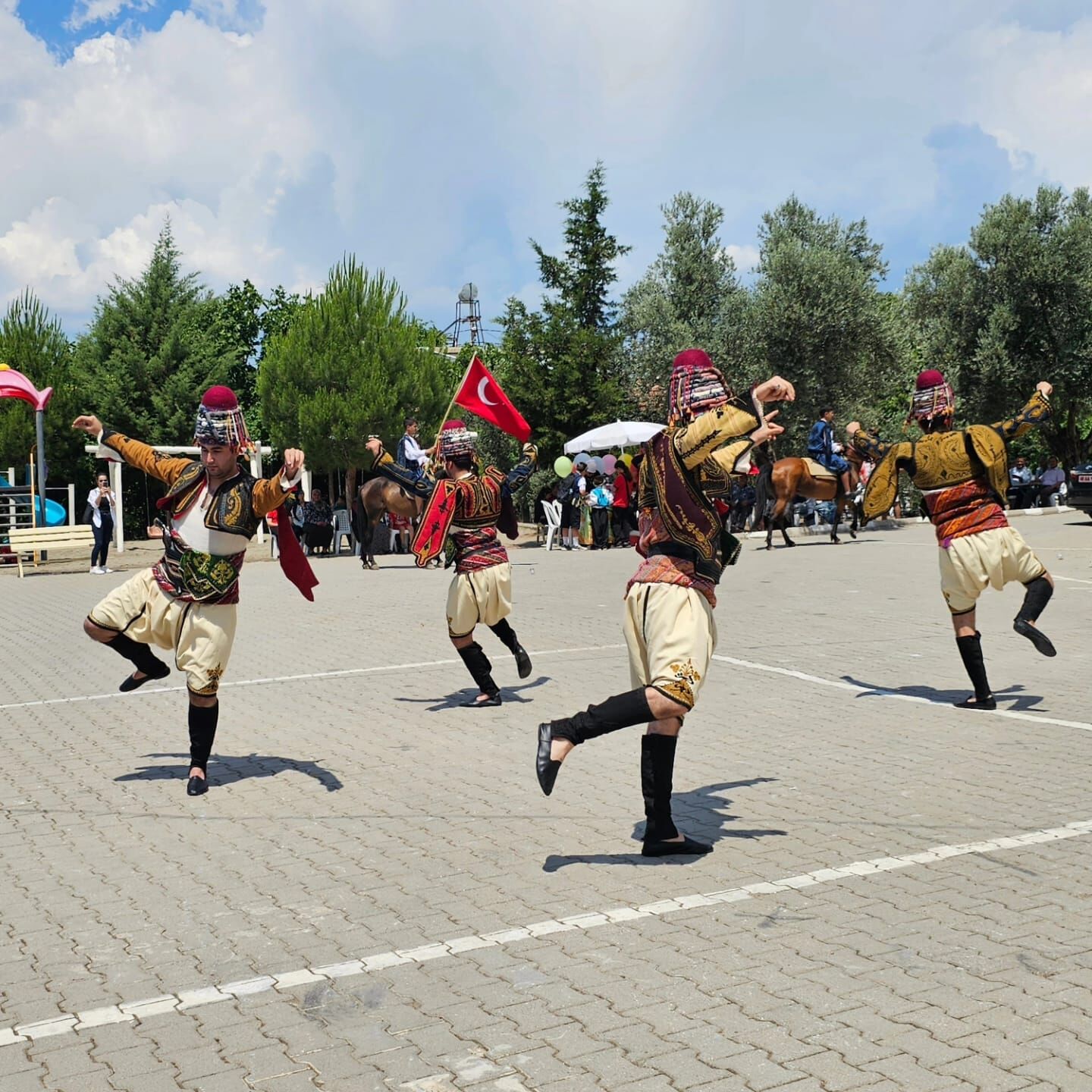 Beşkaza'nın Yiğitleri Yörükler Şenliği Renkli Geçti (9)