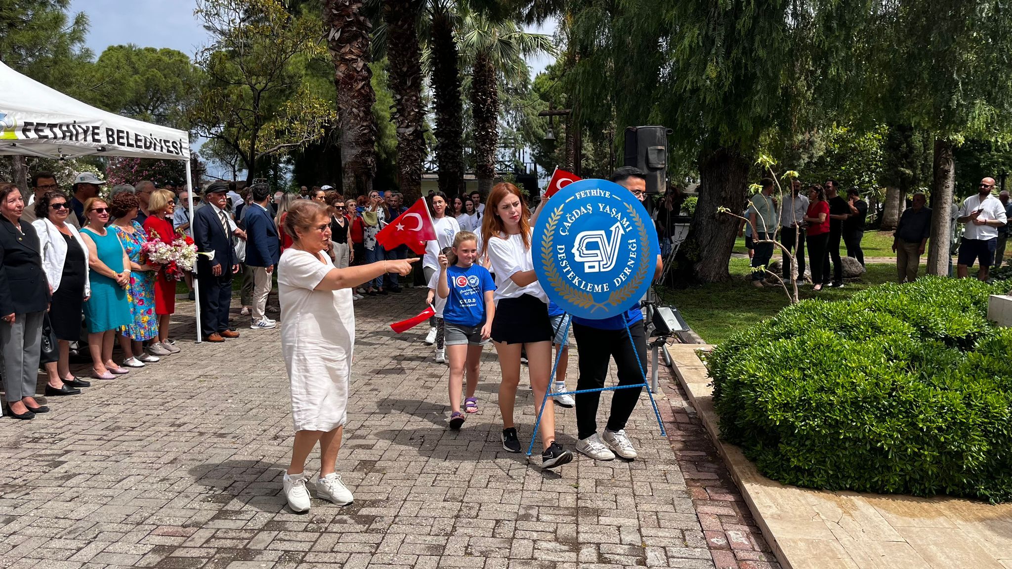 Chp Fethiye’den Çelenk Sunma Töreni (1)