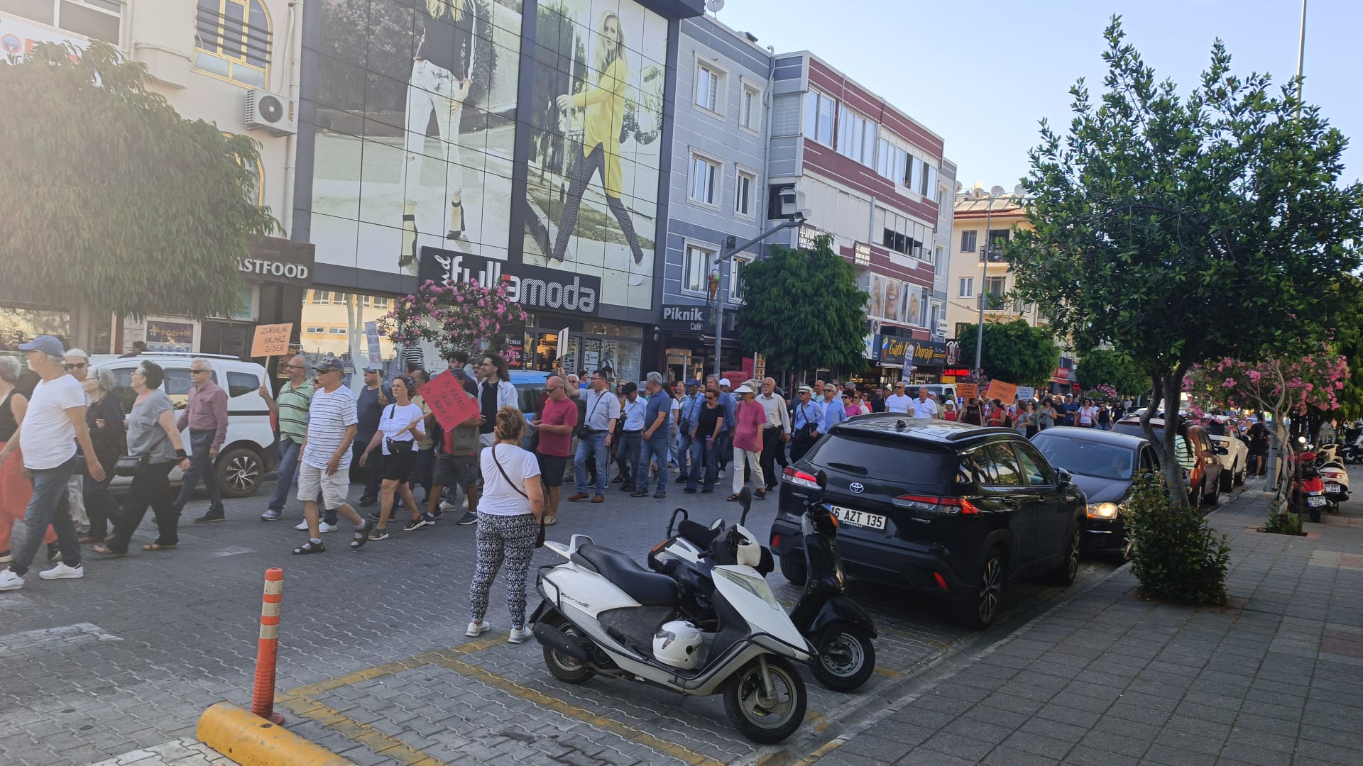 Fethiye’de 1 Mayıs Yürüyüşü Olaysız Geçti (4)