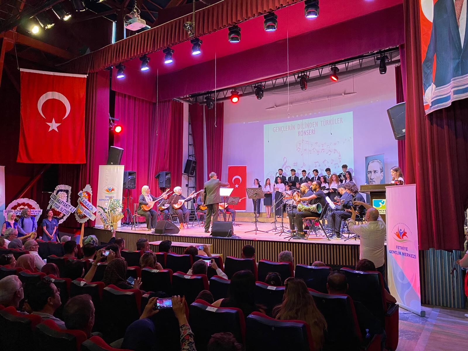 Fethiye’de “Gençlerin Dilinden Türküler” Konseri Düzenlendi (1)
