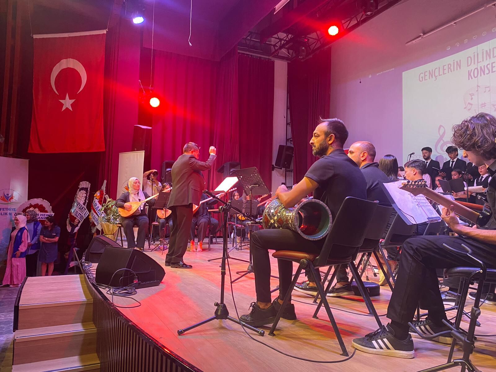 Fethiye’de “Gençlerin Dilinden Türküler” Konseri Düzenlendi (8)
