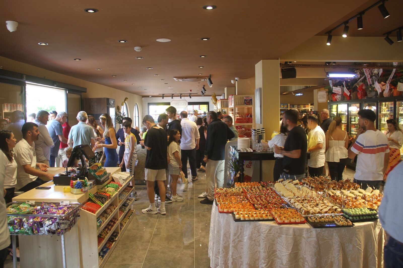 Fethiye'de İthal Ürün Marketi Gustom Hizmete Girdi (7)