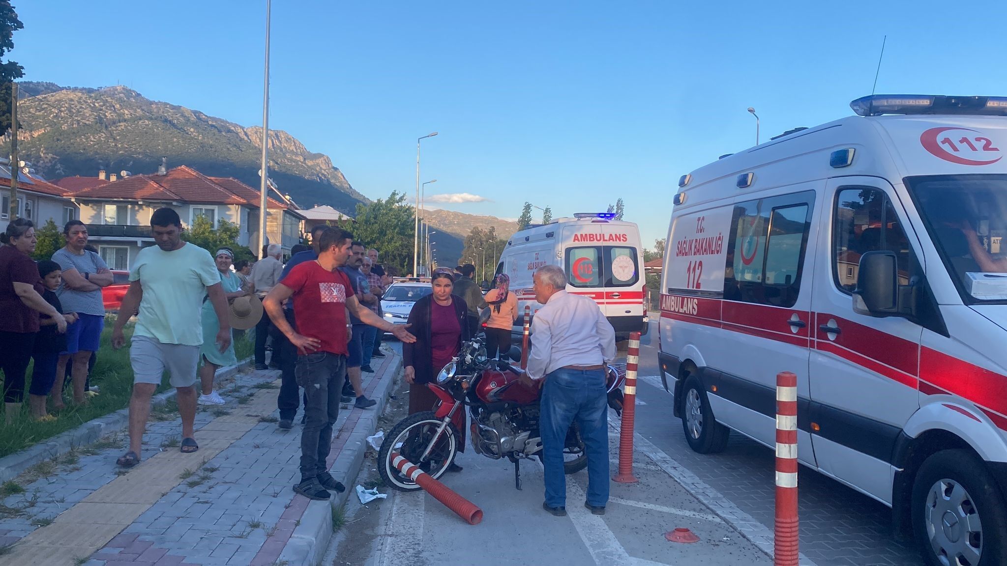 Motosiklet İle Otomobil Çarpıştı (1)