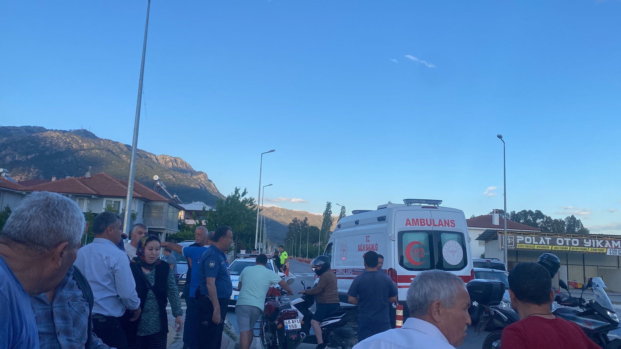 Motosiklet İle Otomobil Çarpıştı (4)