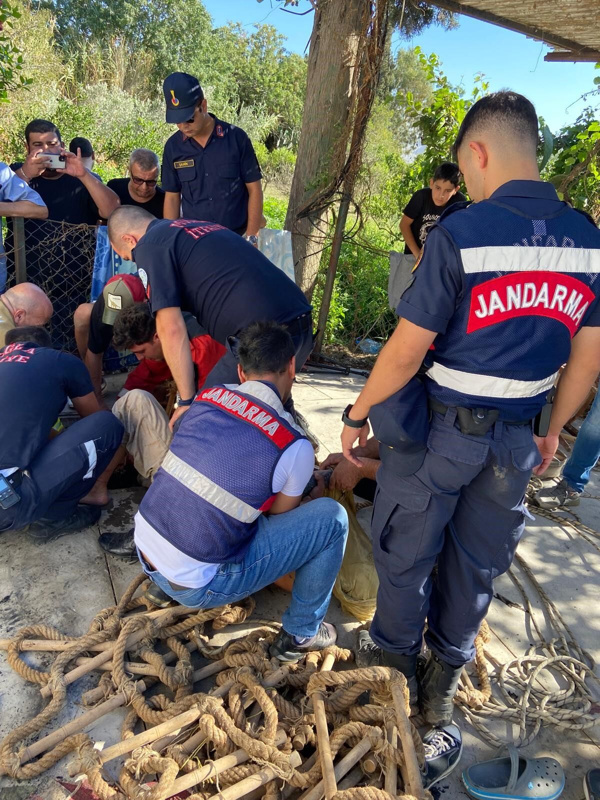 Evini Ateşe Verip Kendini Kuyuya Atan Şahıs, Tedavisinin Ardından Tutuklandı (2)