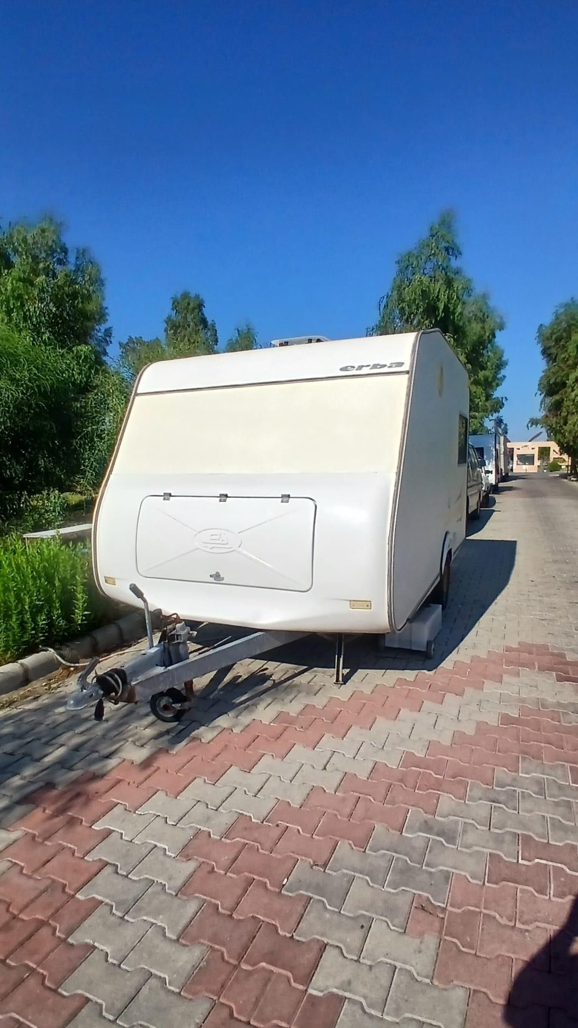 Fethiye’de Yeşil Alandan Kaldırılan Karavanlar Yol Kenarına Mesken Tuttu (2)