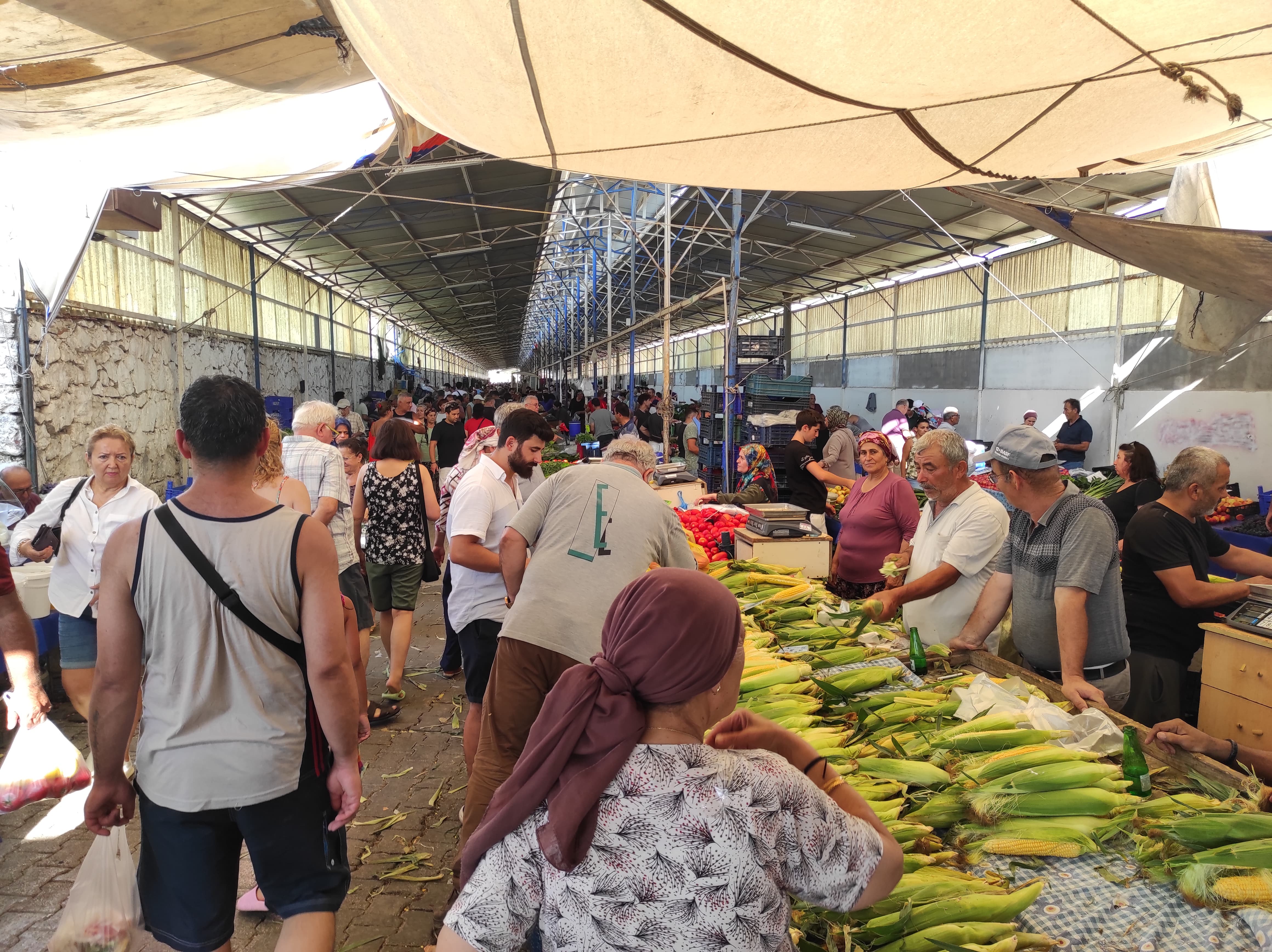 Fethiye Salı Pazarı Akşam Saatlerinde Hareketlendi (14)