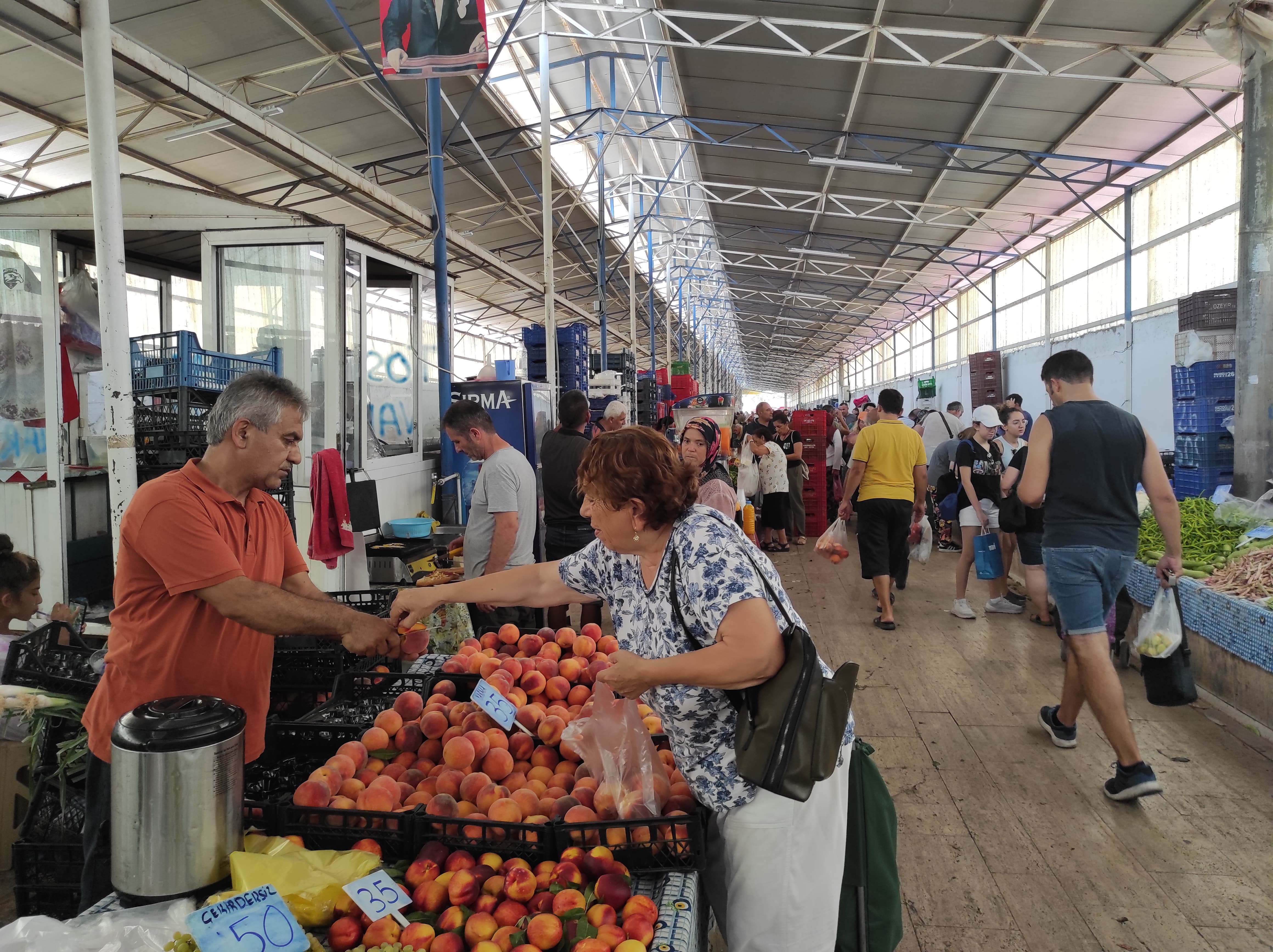 Fethiye Salı Pazarı Akşam Saatlerinde Hareketlendi (3)