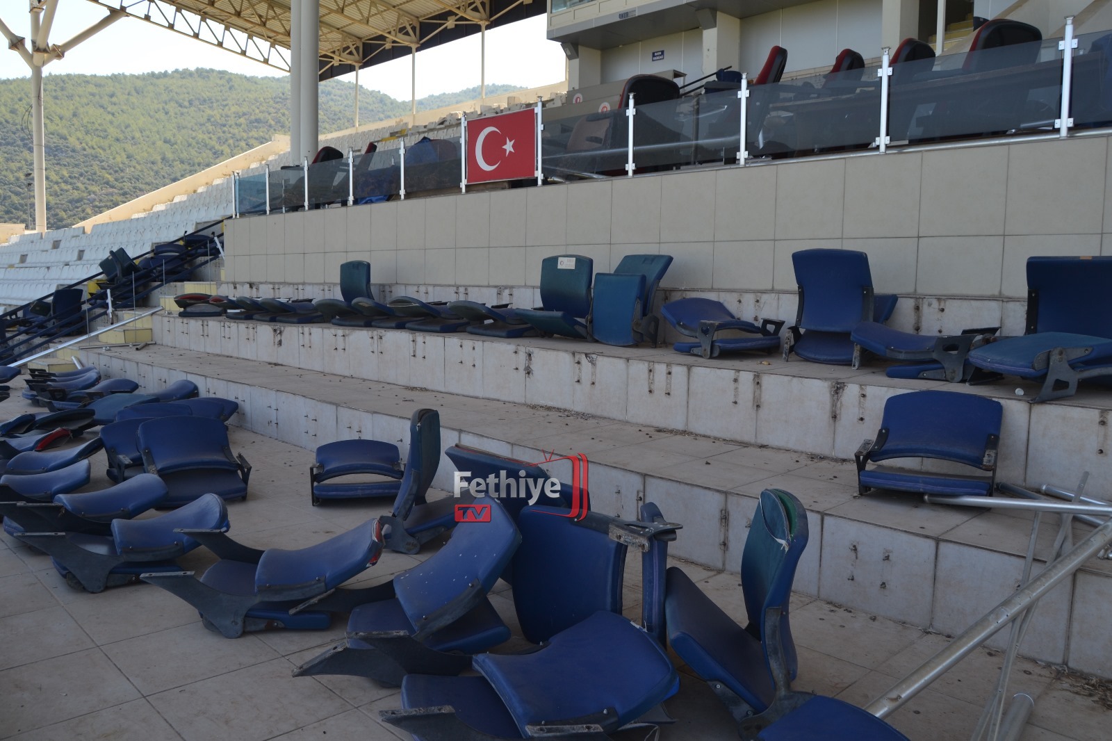 Fethiyespor Betonarme Tribünü Yıkılıyor! (1)